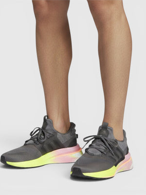 X_PLRBOOST (BOOST) Adidas X_PLRBOOST adalah sepatu yang menggabungkan teknologi lari performa tinggi dengan gaya streetwear