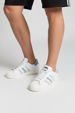 SUPERSTAR (SUPERSTAR) Adidas Superstar adalah sepatu ikonik yang telah menjadi favorit di dunia olahraga, musik, dan street