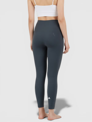 FTFO || BIG BRAND LOW PRICE Adidas Yoga Essentials 7/8 leggings abu-abu gelap dengan high-rise waist dan teknologi AEROREADY