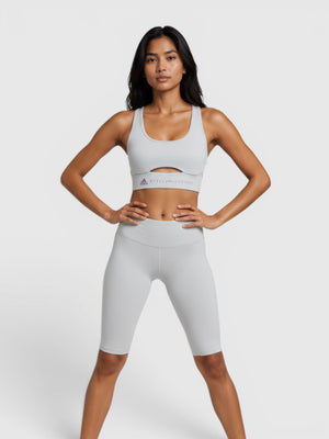 Model mengenakan FTFO || BIG BRAND LOW PRICE Adidas by Stella McCartney TrueStrength yoga sports bra abu-abu muda