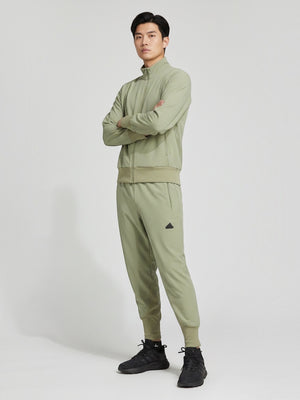 Pria mengenakan setelan celana dan jaket Adidas W Z.N.E. WVN PT warna hijau sage dari FTFO || BIG BRAND LOW PRICE