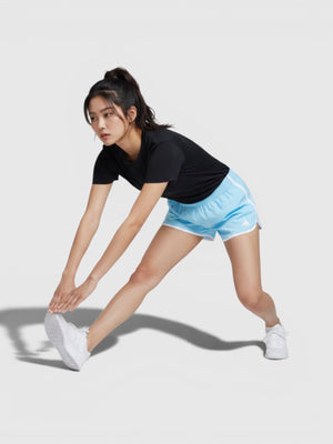 FTFO || BIG BRAND LOW PRICE celana lari wanita Adidas M20 warna biru muda dengan detail putih saat dipakai model