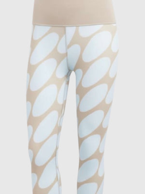 Celana tight Adidas x Marimekko 7/8 dengan motif oval krem dan biru muda, pinggang tinggi elastis, teknologi AEROREADY.