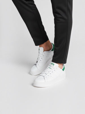 STAN SMITH BONEGA W (STAN SMITH) Adidas Stan Smith Bonega W membawa ikon sepatu tenis klasik ke level baru dengan outsole