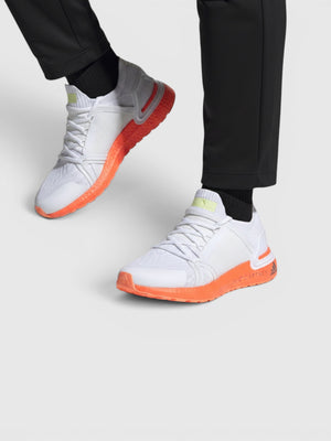 UltraBOOST 20 S. (ULTRABOOST) Adidas by Stella McCartney UltraBOOST 20 S adalah perpaduan sempurna antara performa lari