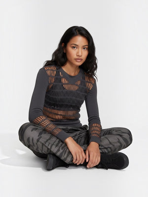 FTFO || BIG BRAND LOW PRICE Adidas Warp Knit long sleeve top in charcoal grey with seamless mesh ventilation panels.
