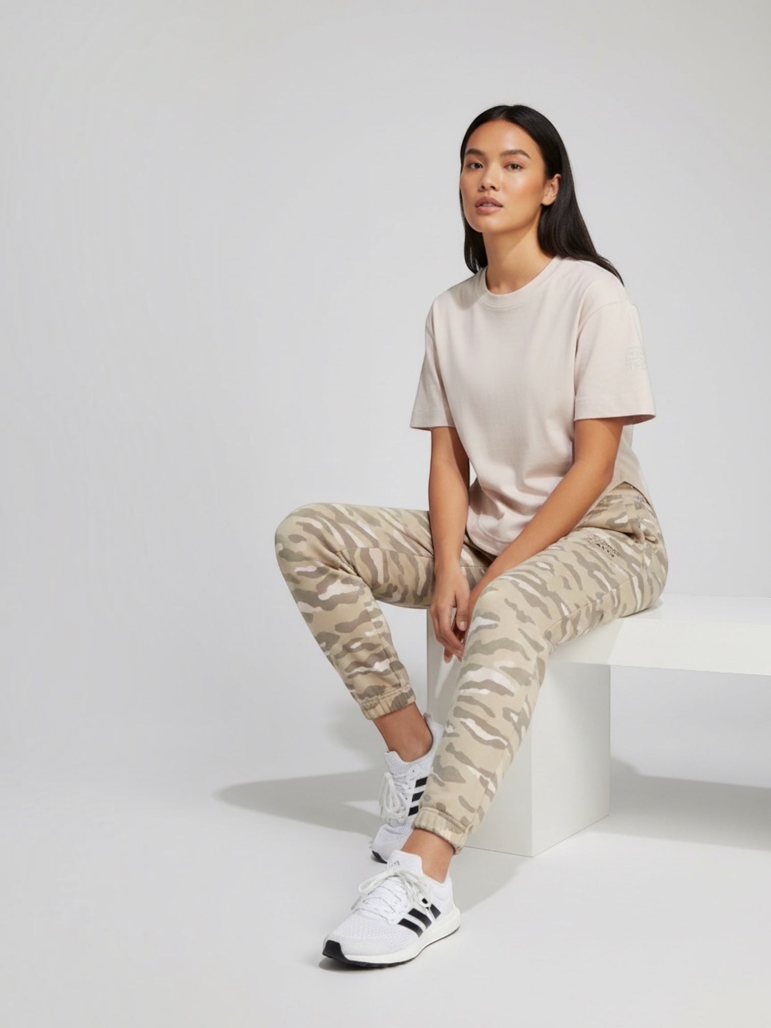 FTFO || BIG BRAND LOW PRICE Adidas by Stella McCartney organic cotton beige t-shirt with curved hem on a model