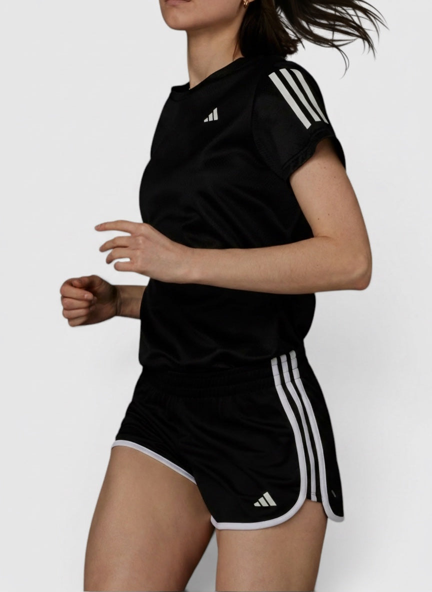 FTFO || BIG BRAND LOW PRICE celana lari Adidas Own the Run hitam dengan detail tiga garis putih dan teknologi AEROREADY