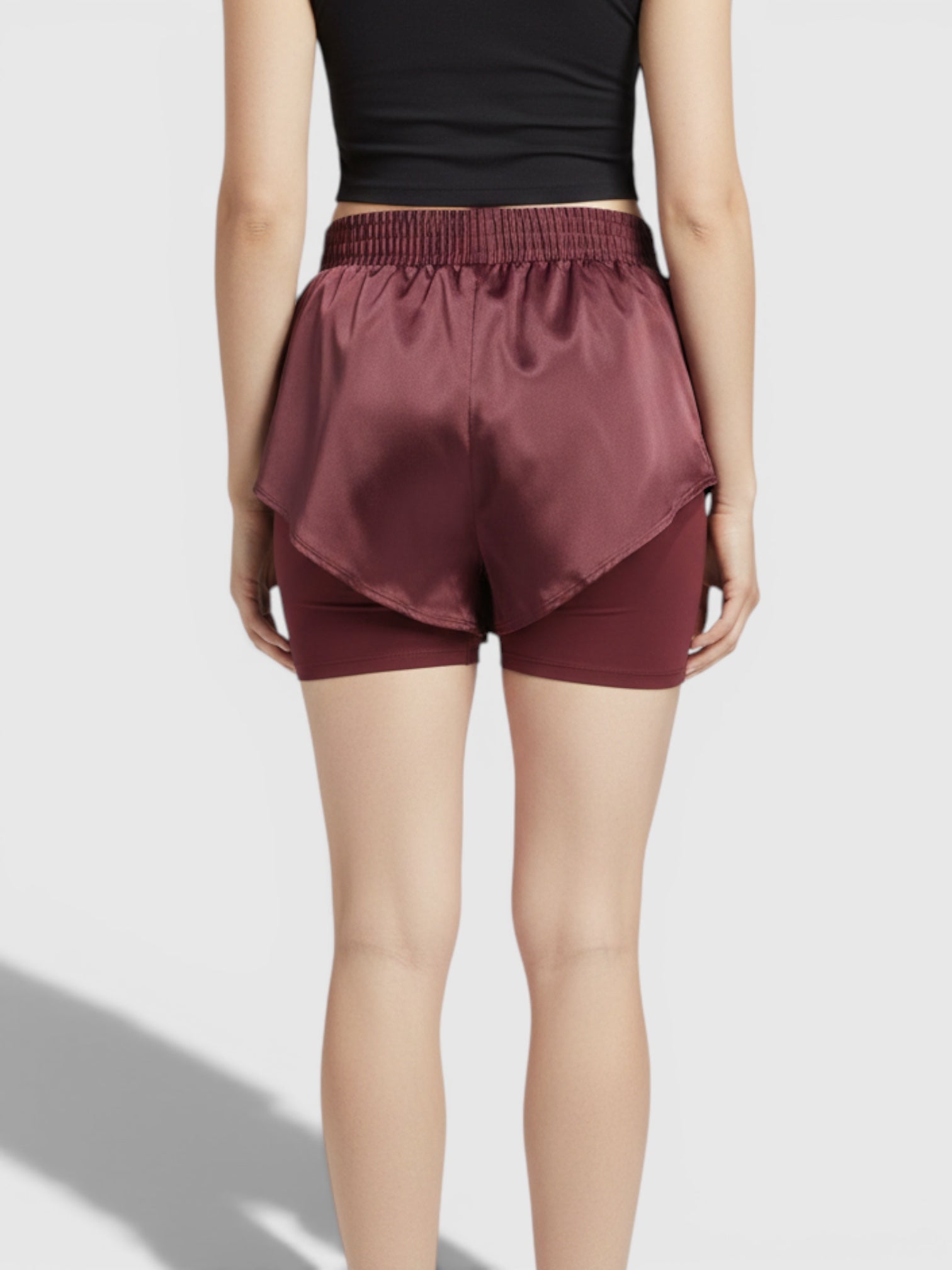 Tampilan belakang celana olahraga wanita FTFO || BIG BRAND LOW PRICE 2-in-1 warna merah marun dengan inner tight