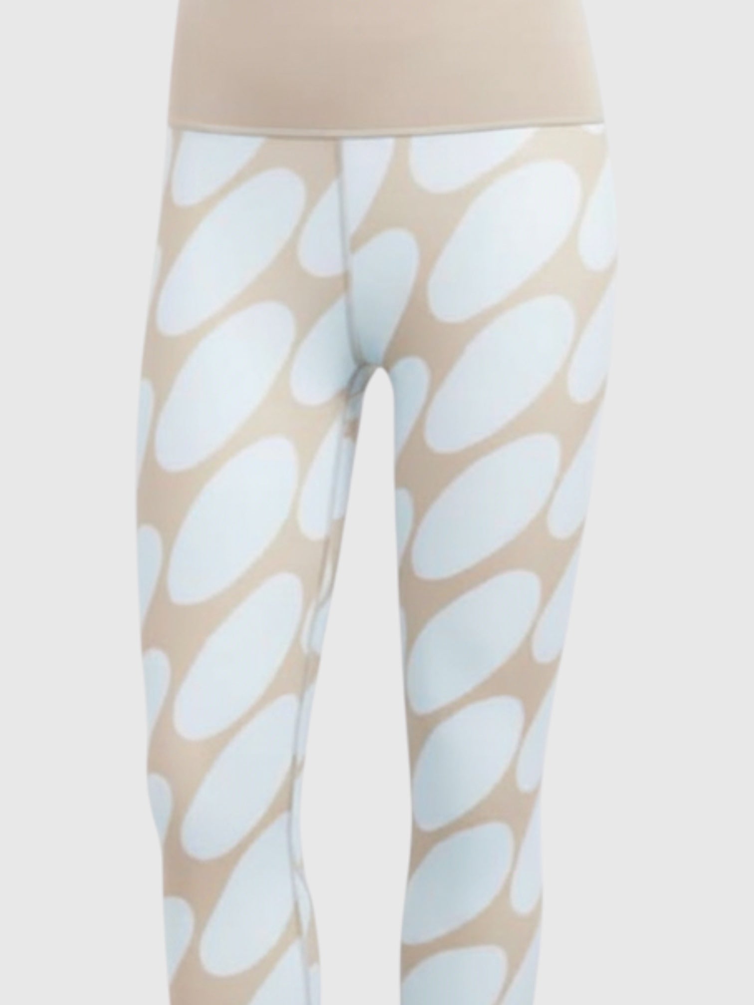 Celana tight Adidas x Marimekko 7/8 dengan motif oval krem dan biru muda, pinggang tinggi elastis, teknologi AEROREADY.