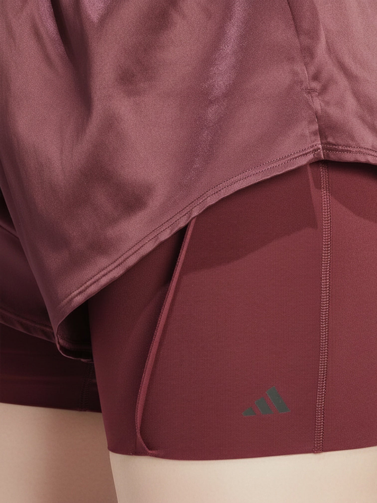 Celana training 2-in-1 FTFO || BIG BRAND LOW PRICE warna merah marun dengan inner tight suportif dan teknologi AEROREADY