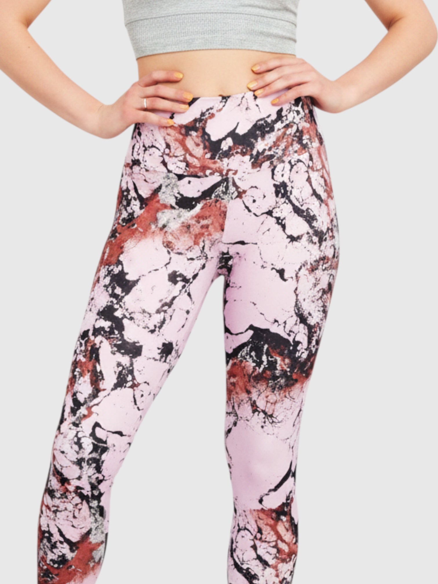 Legging yoga FTFO || BIG BRAND LOW PRICE dengan motif abstrak pink dan hitam, model high-rise berbahan AEROREADY.