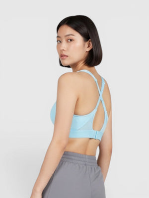 FTFO || BIG BRAND LOW PRICE light blue medium-support sports bra with cross-back straps worn by a model in grey pants
