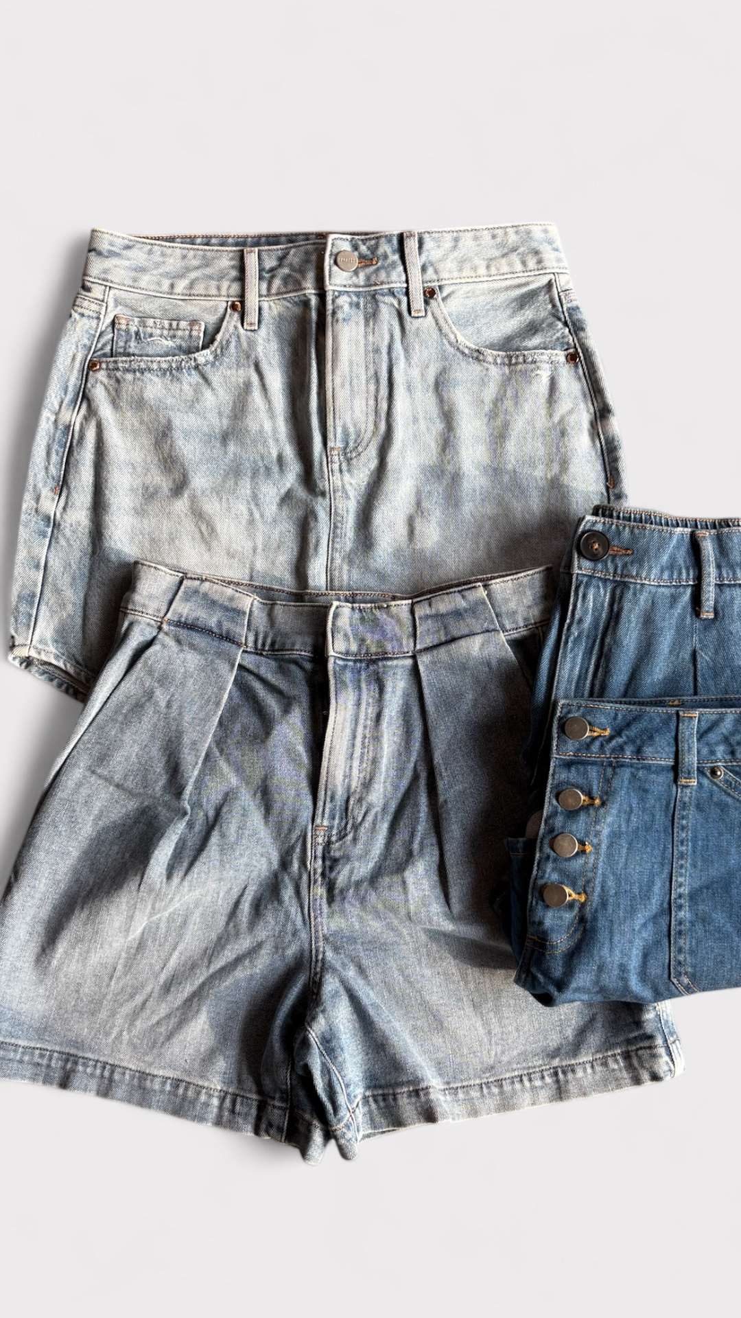 WOMEN’S DENIM SHORT